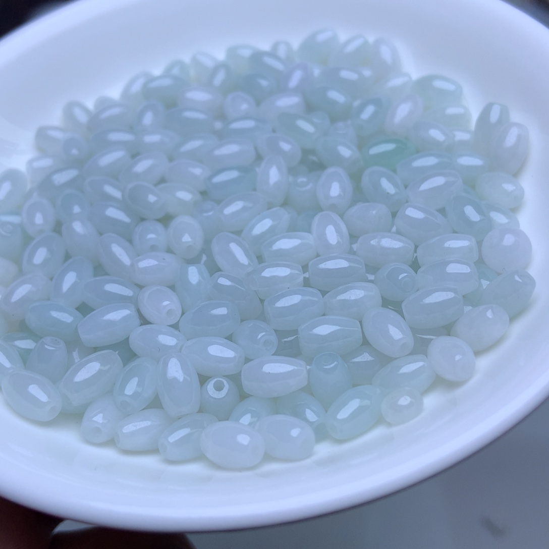 未镶嵌手链翡翠卡4.5乘7.5冰米珠100个