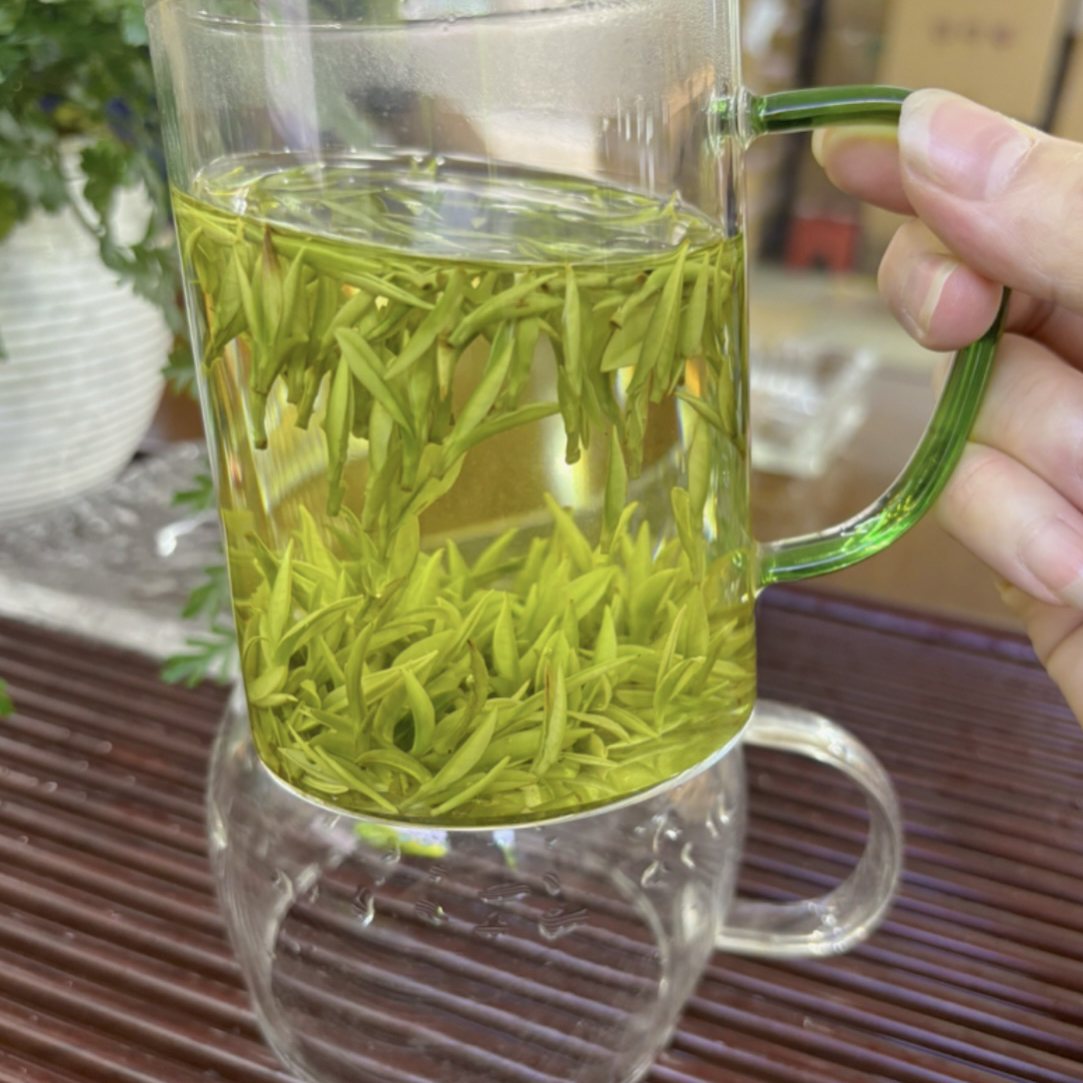 明前小芽白茶•兰花香浓香耐泡甘甜鲜爽一芽两叶250克罐装