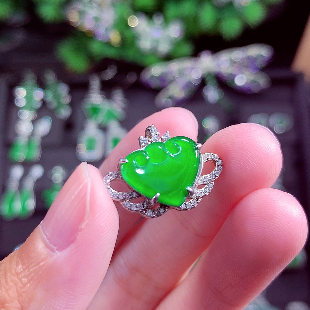 颈饰未镶嵌翡翠天然