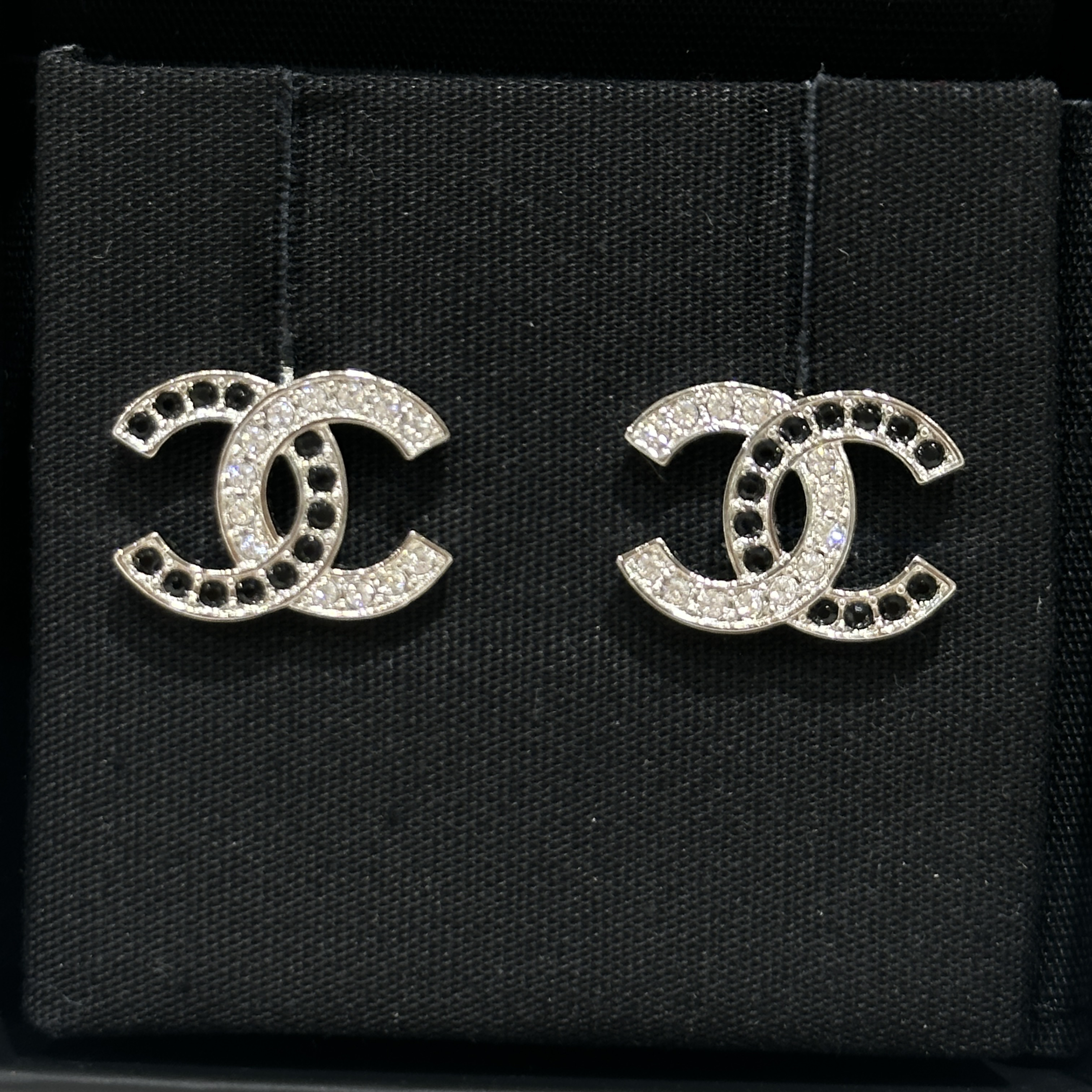 全新未使用 Chanel/香奈儿 经典双C拼接 黑色银色小号耳钉 耳环