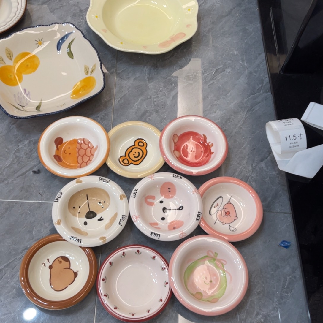 陶瓷微瑕餐具介意勿拍，满18飞！随机四个