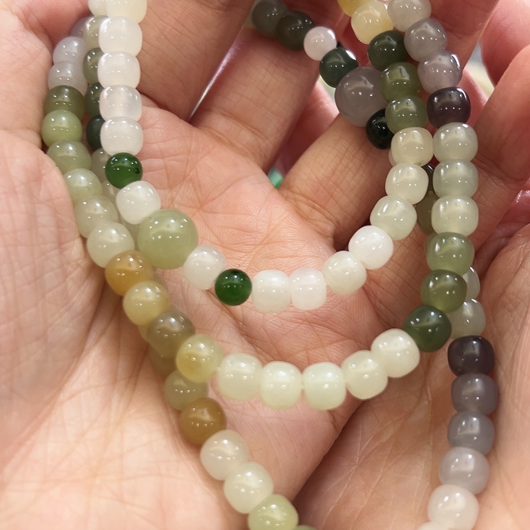 晓***文和田玉未镶嵌手镯