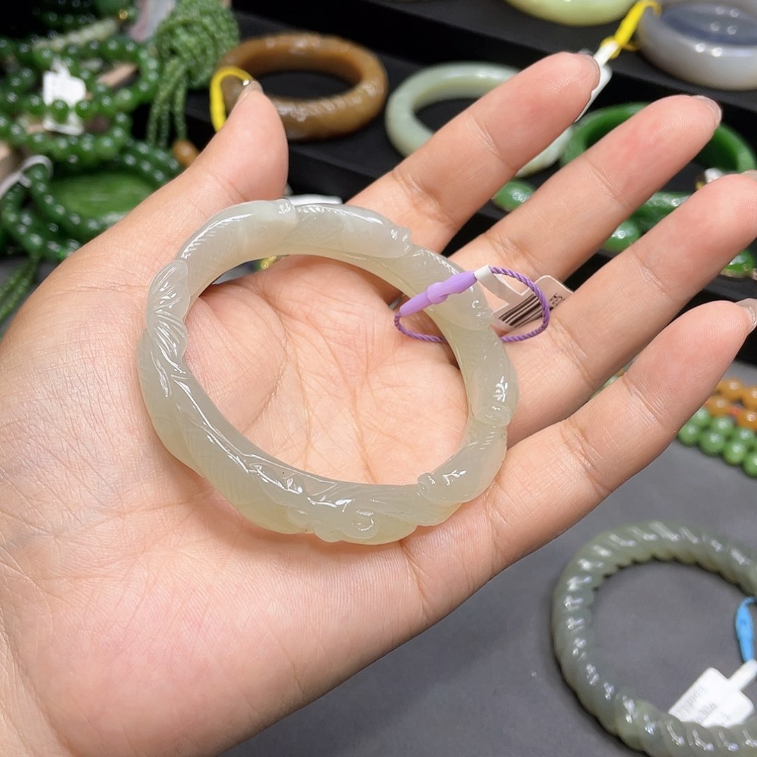 和田玉手镯5657圈口88未镶嵌