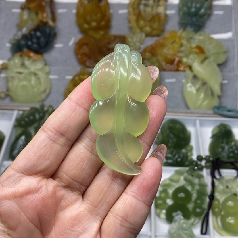 【闪购商品】蛇纹石玉颈饰未镶嵌