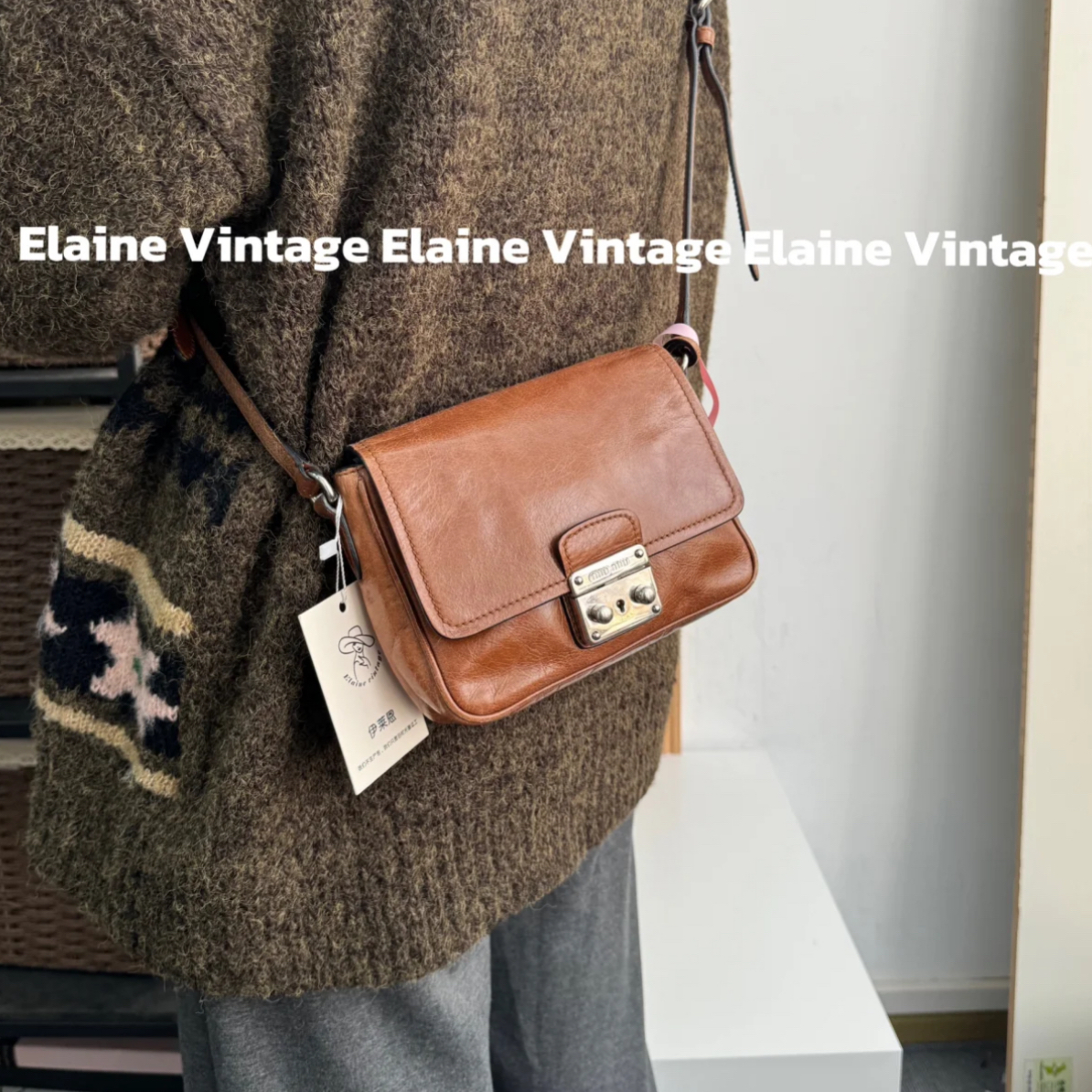 95新 MIU MIU/缪缪 焦糖色邮差斜挎包（18cm）/Y1009