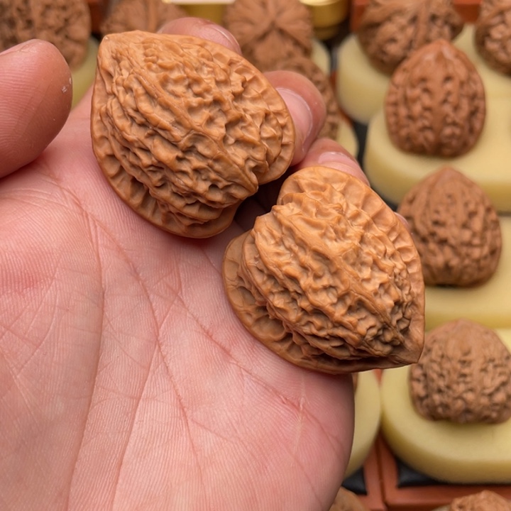 暴***啡把件文玩核桃37+左右山地原树无药无嫁接金牛