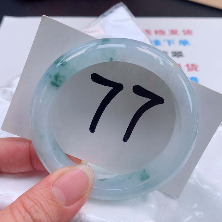 翡翠手镯未镶嵌正