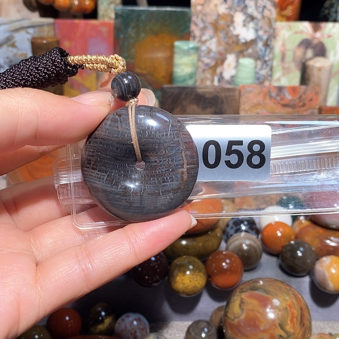 未镶嵌天然北票硅化玉吊坠硅化玉