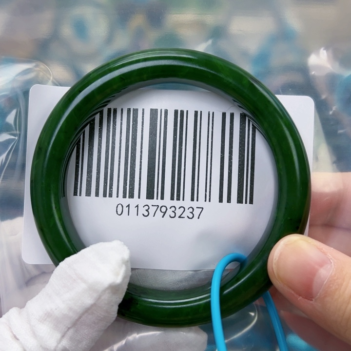 四***草和田玉未镶嵌手镯