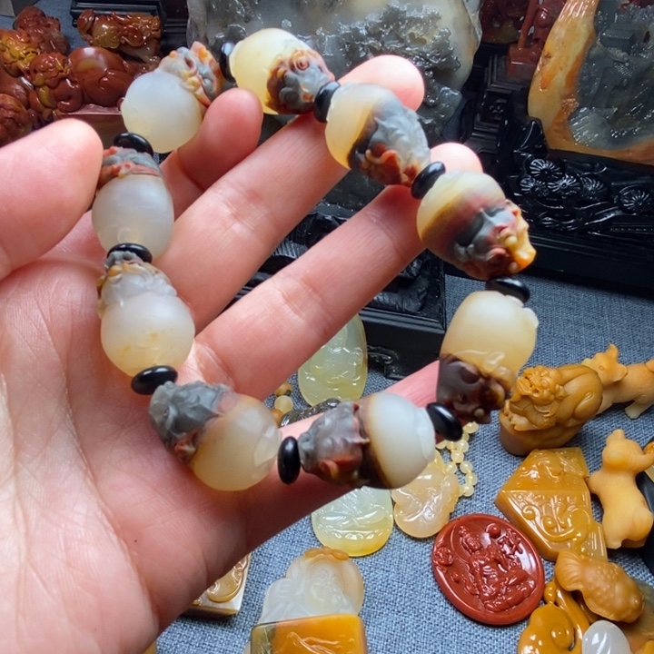 石英质玉（黄龙玉）合金颈饰