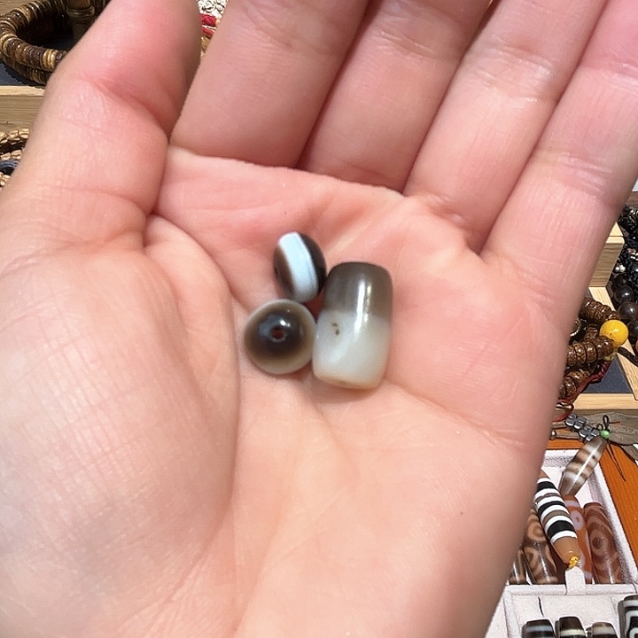 玛瑙/玉髓颈饰未镶嵌巴**图