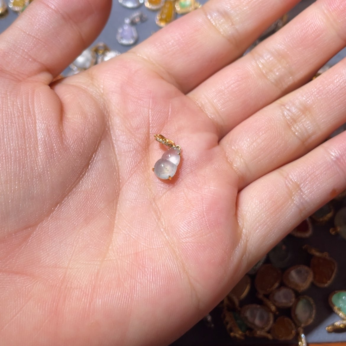 【闪购商品】颈饰18K金镶嵌翡翠