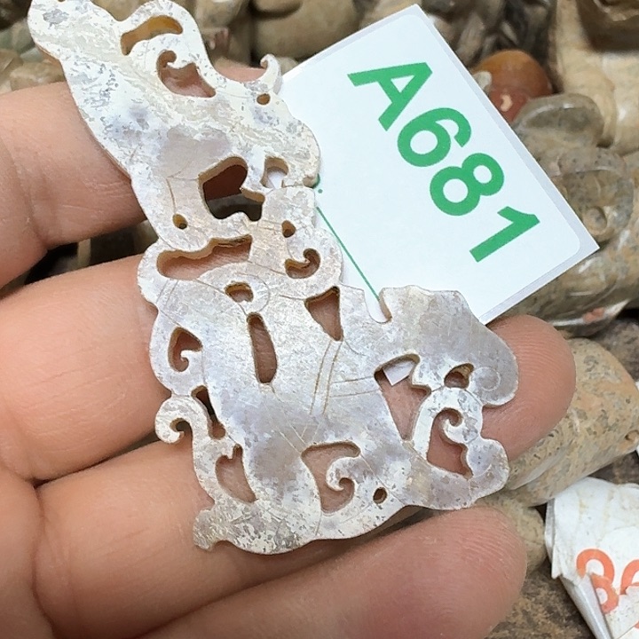 和田玉颈饰未镶嵌