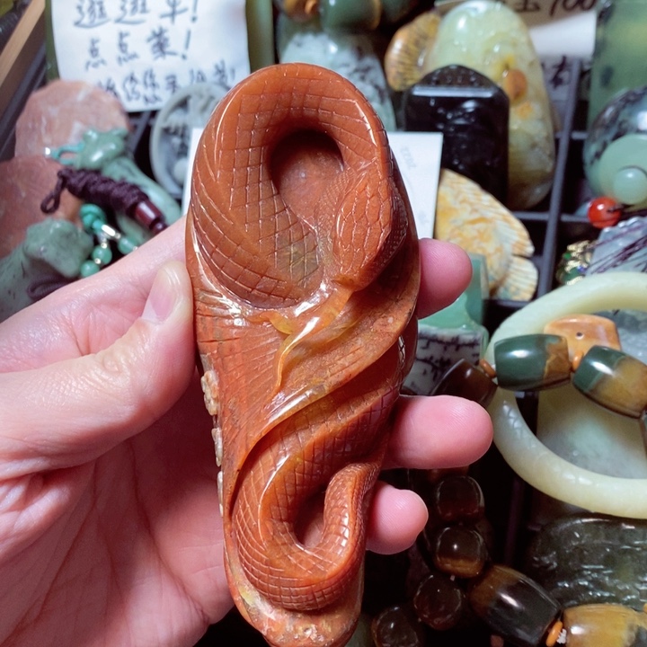 透闪石质玉颈饰未镶嵌