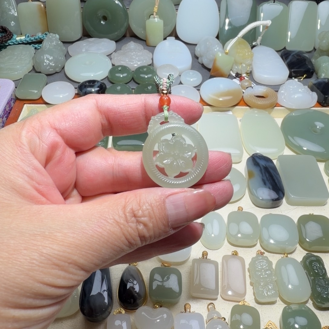 和田玉未镶嵌颈饰