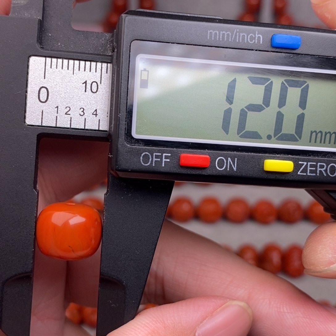 南红玛瑙配饰未镶嵌麒*王有瑕疵