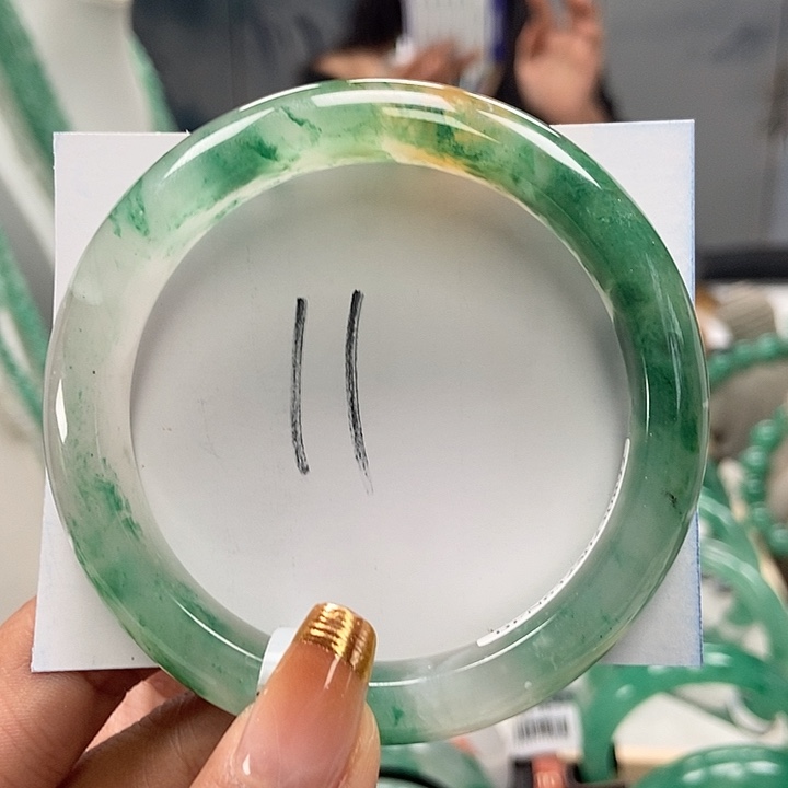 石英质玉手镯未镶嵌