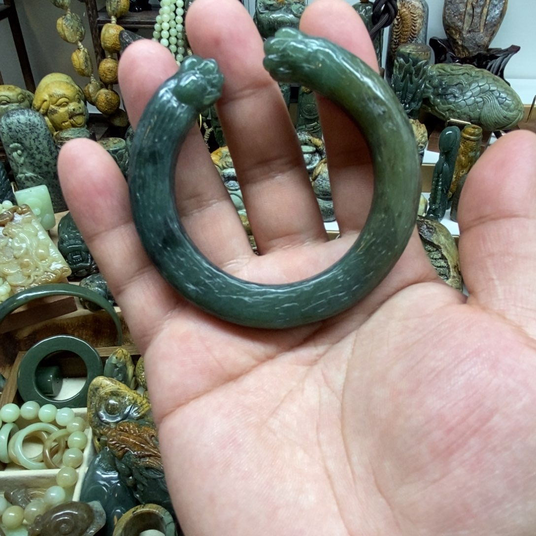 未镶嵌岫岩老玉（透闪石质玉）把件