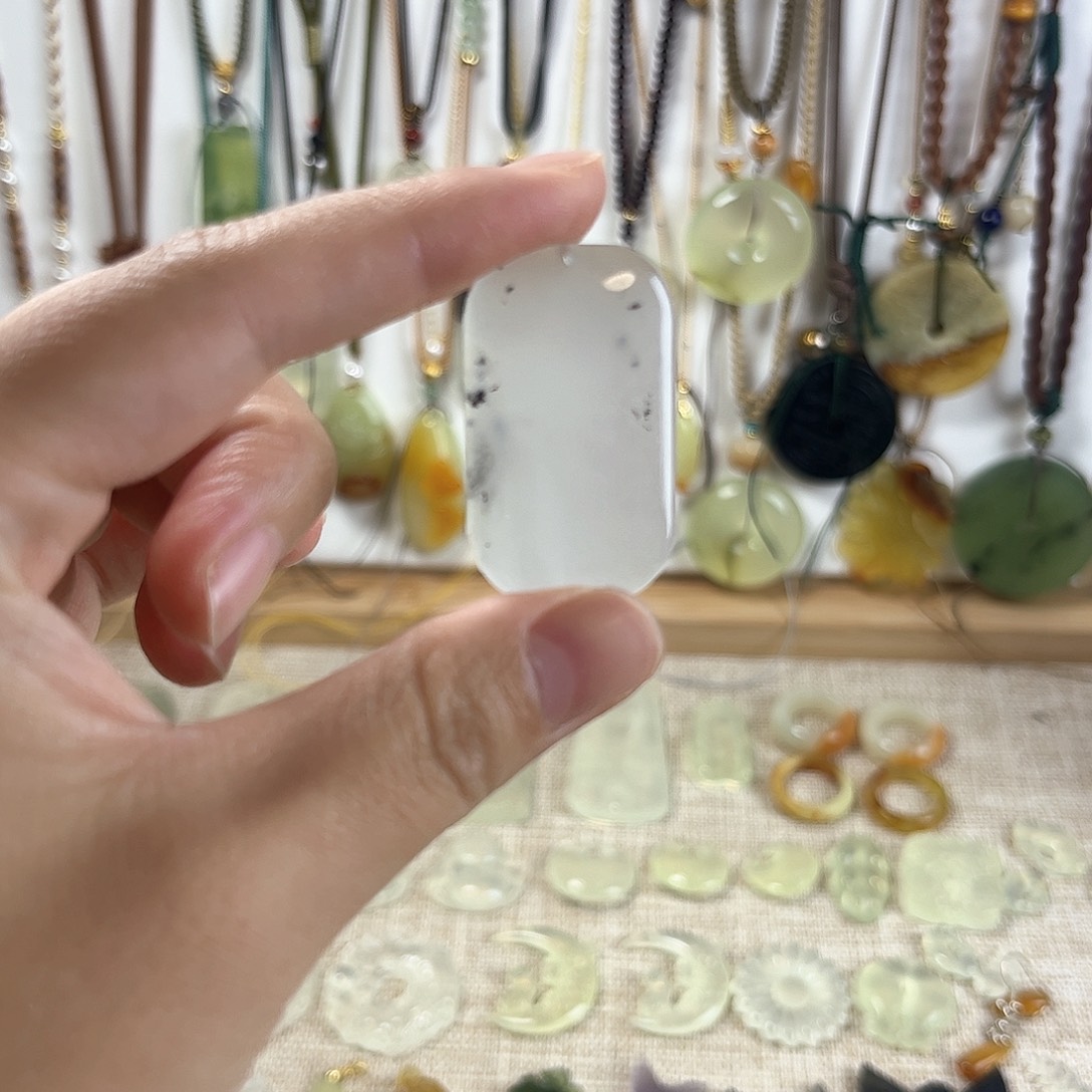 未镶嵌蛇纹石玉颈饰