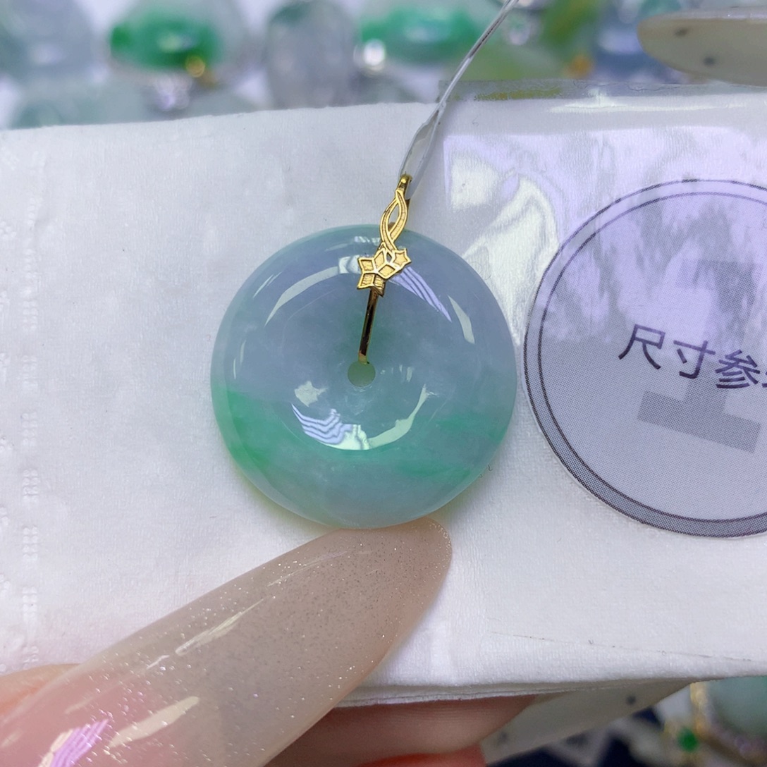 翡翠18K金镶嵌颈饰缅甸天然翡翠