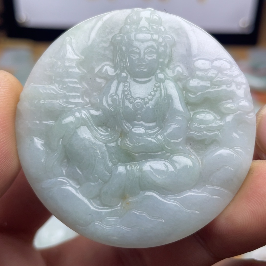 翡翠未镶嵌颈饰观音