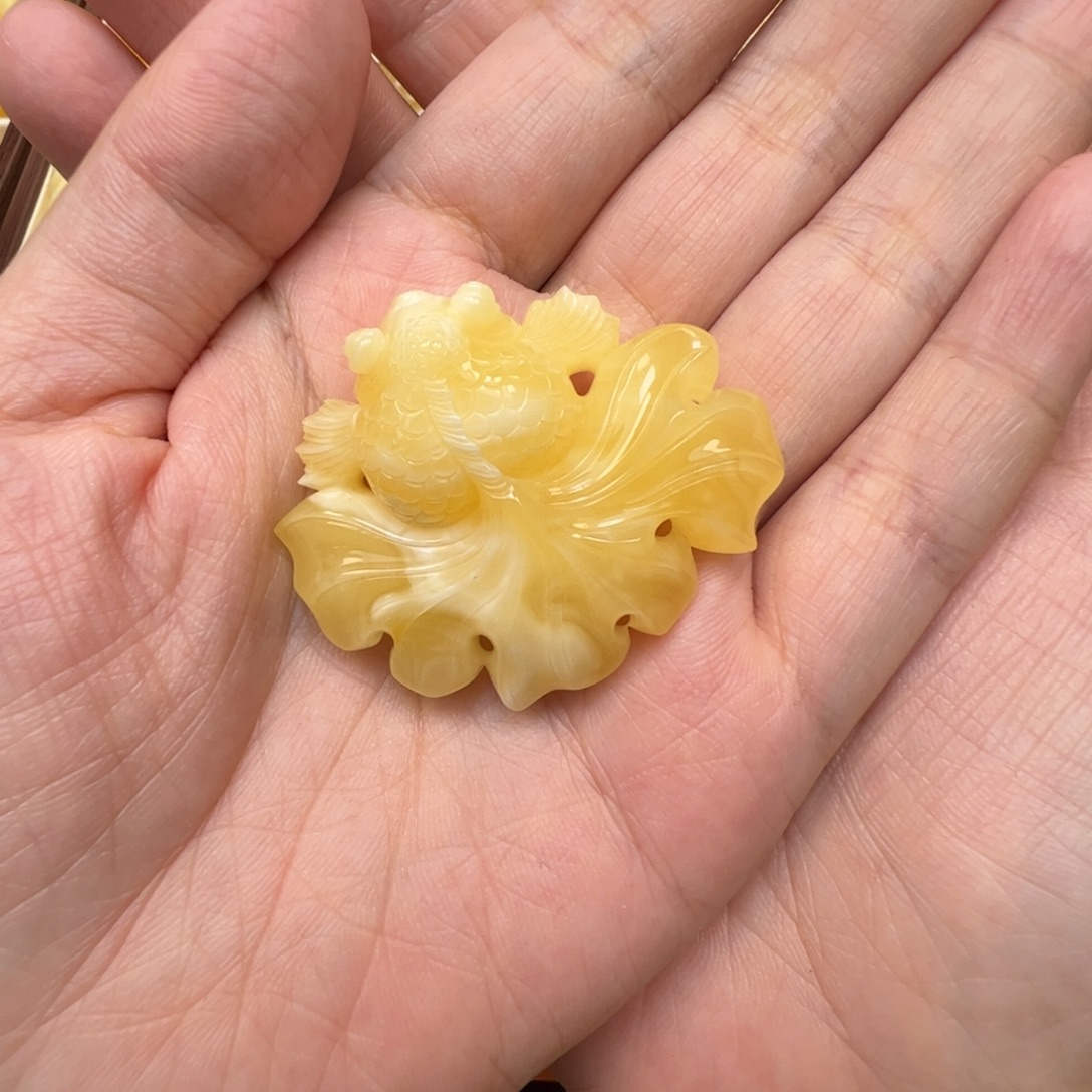燕***萱未镶嵌蜜蜡裸石蜜蜡