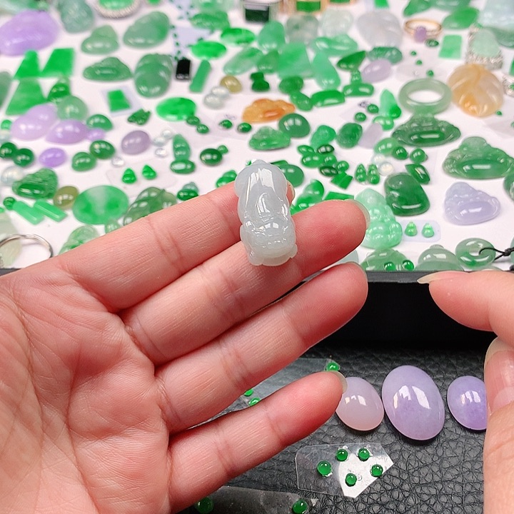 翡翠颈饰未镶嵌翡翠