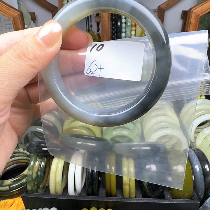 汲***y未镶嵌蛇纹石玉手镯