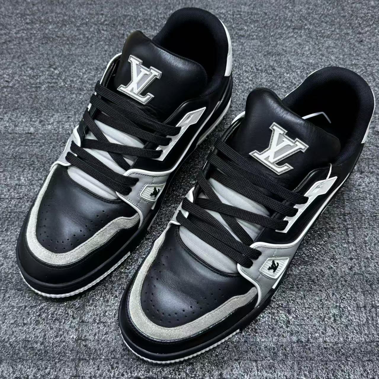 【靓金程特惠】LouisVuitton/路易威登经典黑水泥配色Trainer板鞋