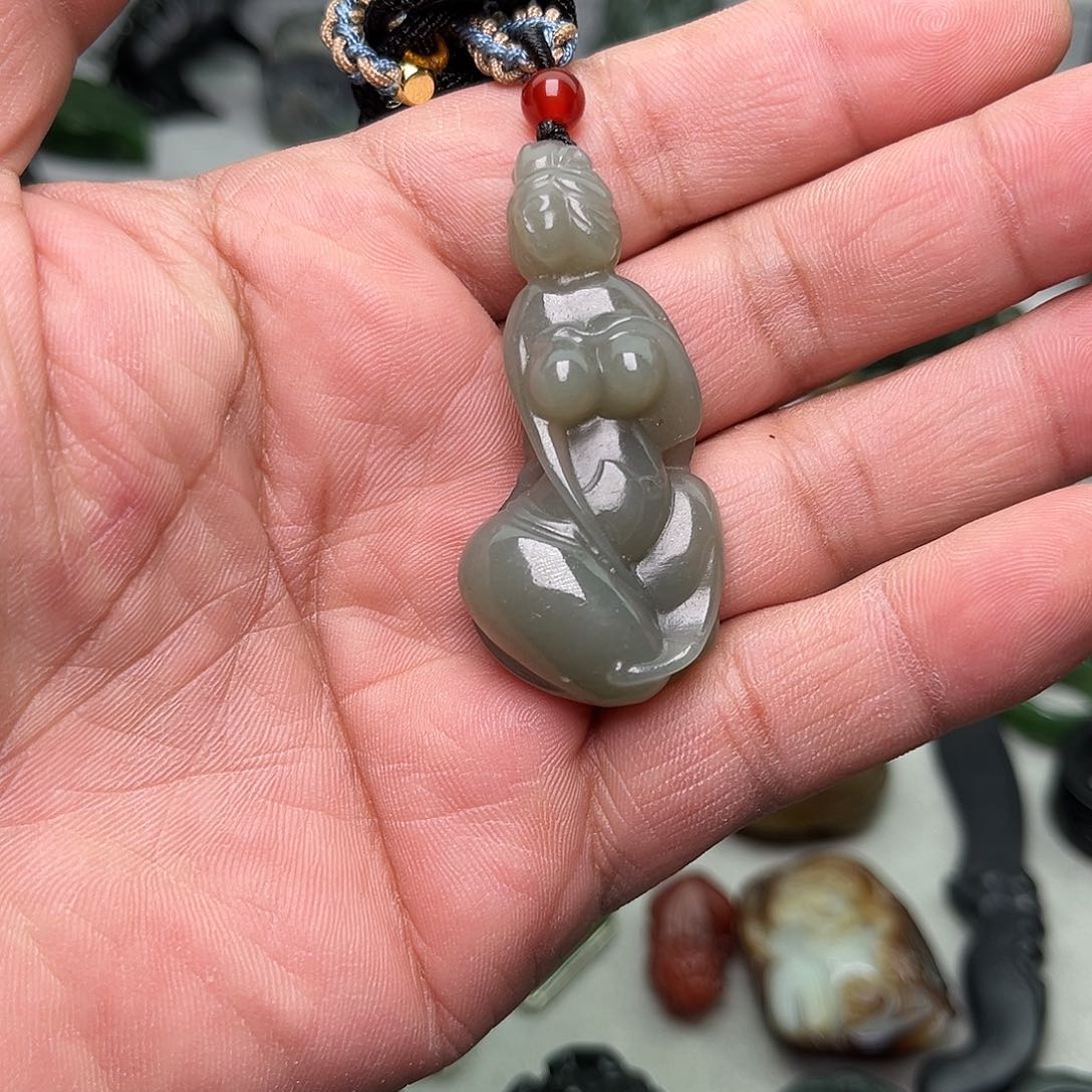 和田玉颈饰未镶嵌