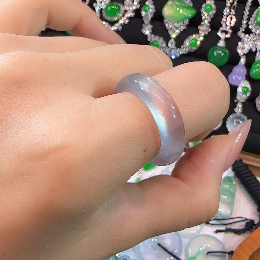 翡翠18K金镶嵌戒指