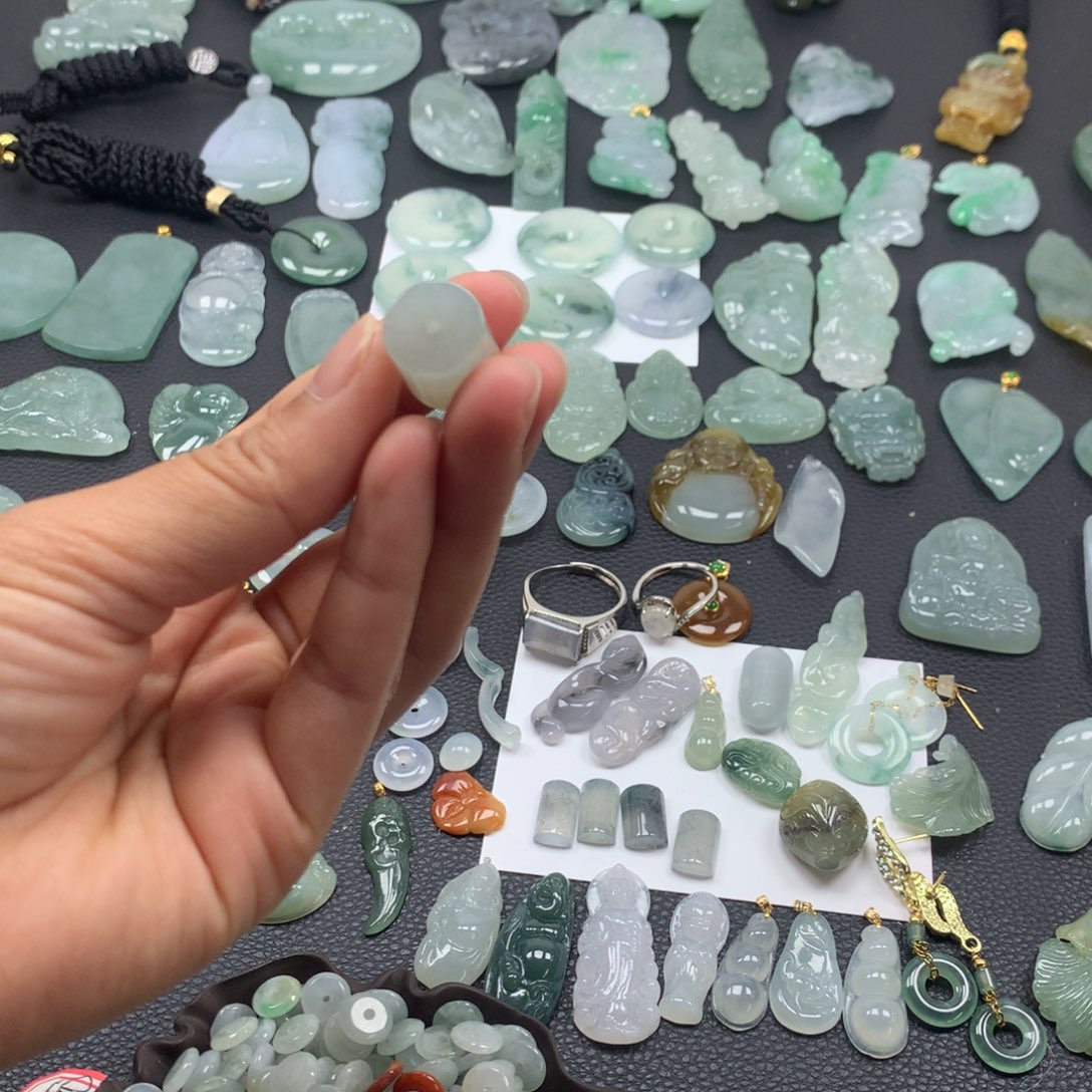 翡翠颈饰未镶嵌桶珠