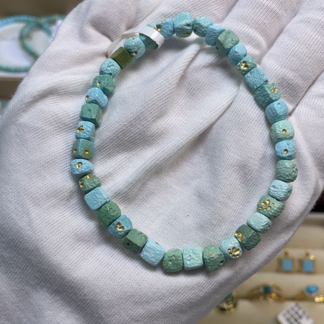 绿松石未镶嵌珠宝奇石010