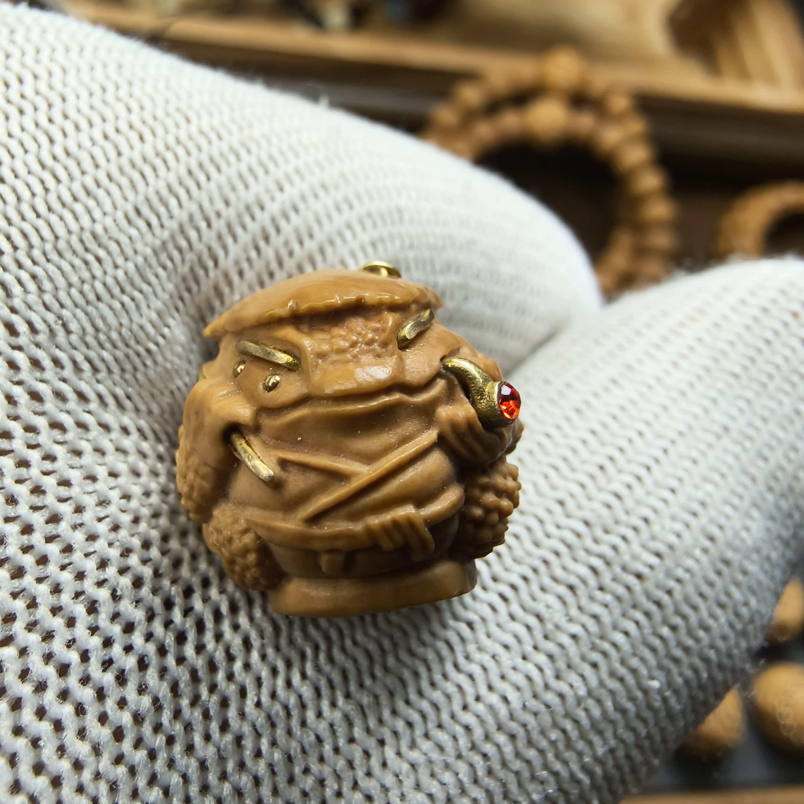 猴头雕刻单颗镶嵌全品精工定制毕业级双刀金蟾钓鱼18+