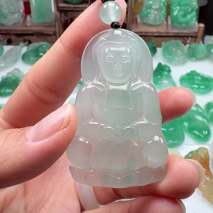 颈饰未镶嵌石英质玉