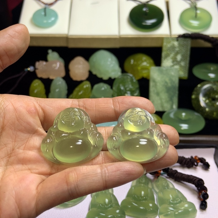 【闪购商品】蛇纹石玉未镶嵌颈饰圆***皮