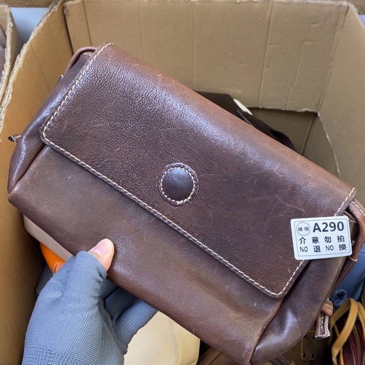 头层牛皮瑕疵单肩包不退