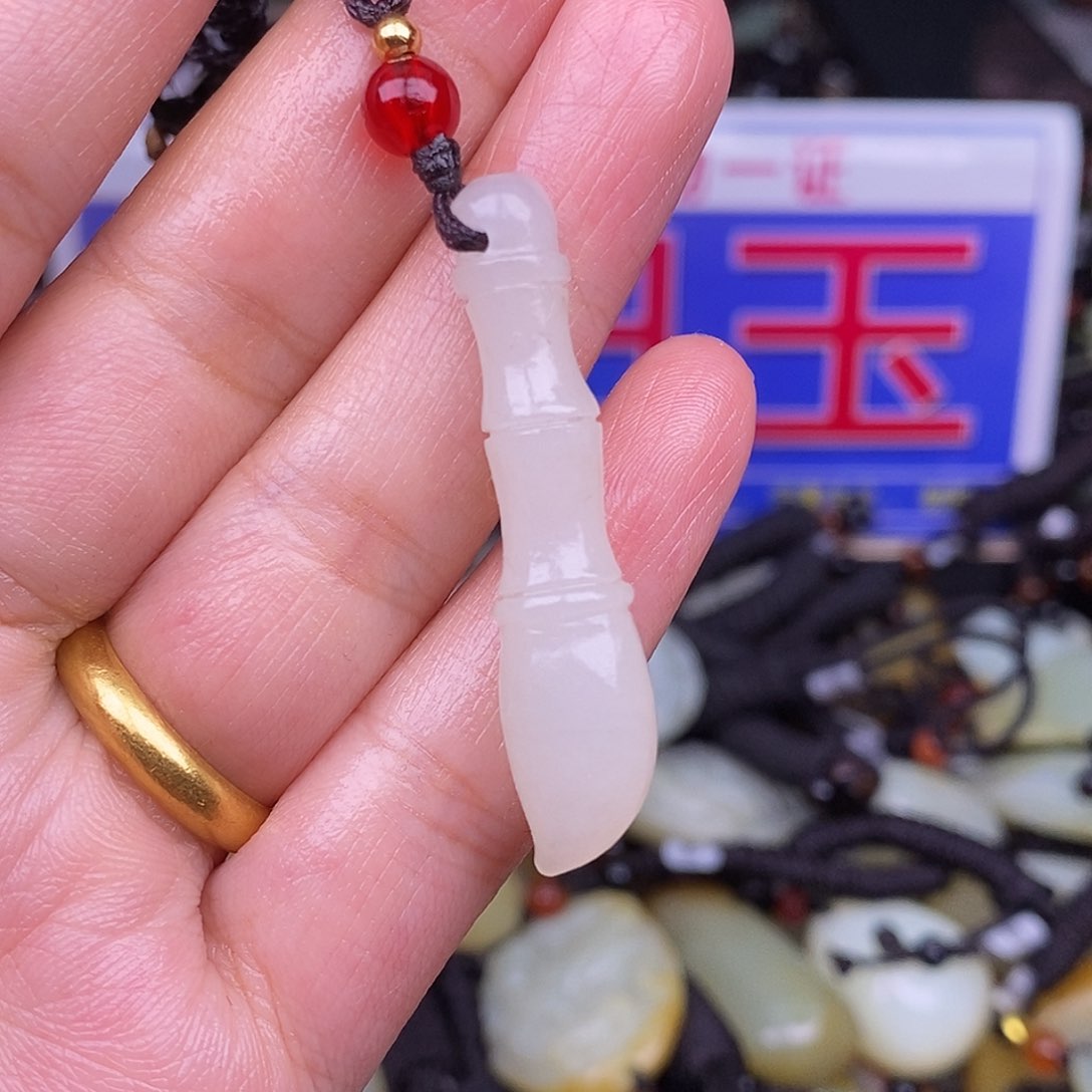 颈饰未镶嵌和田玉