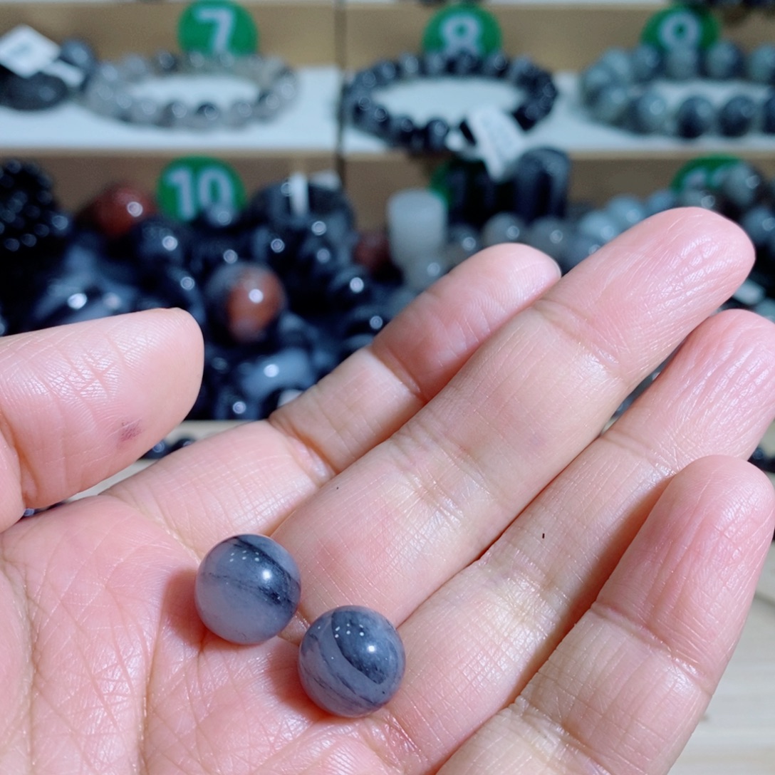 两***友石英质玉未镶嵌手链