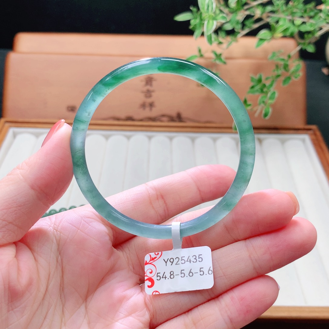 未镶嵌手镯（圆镯）翡翠