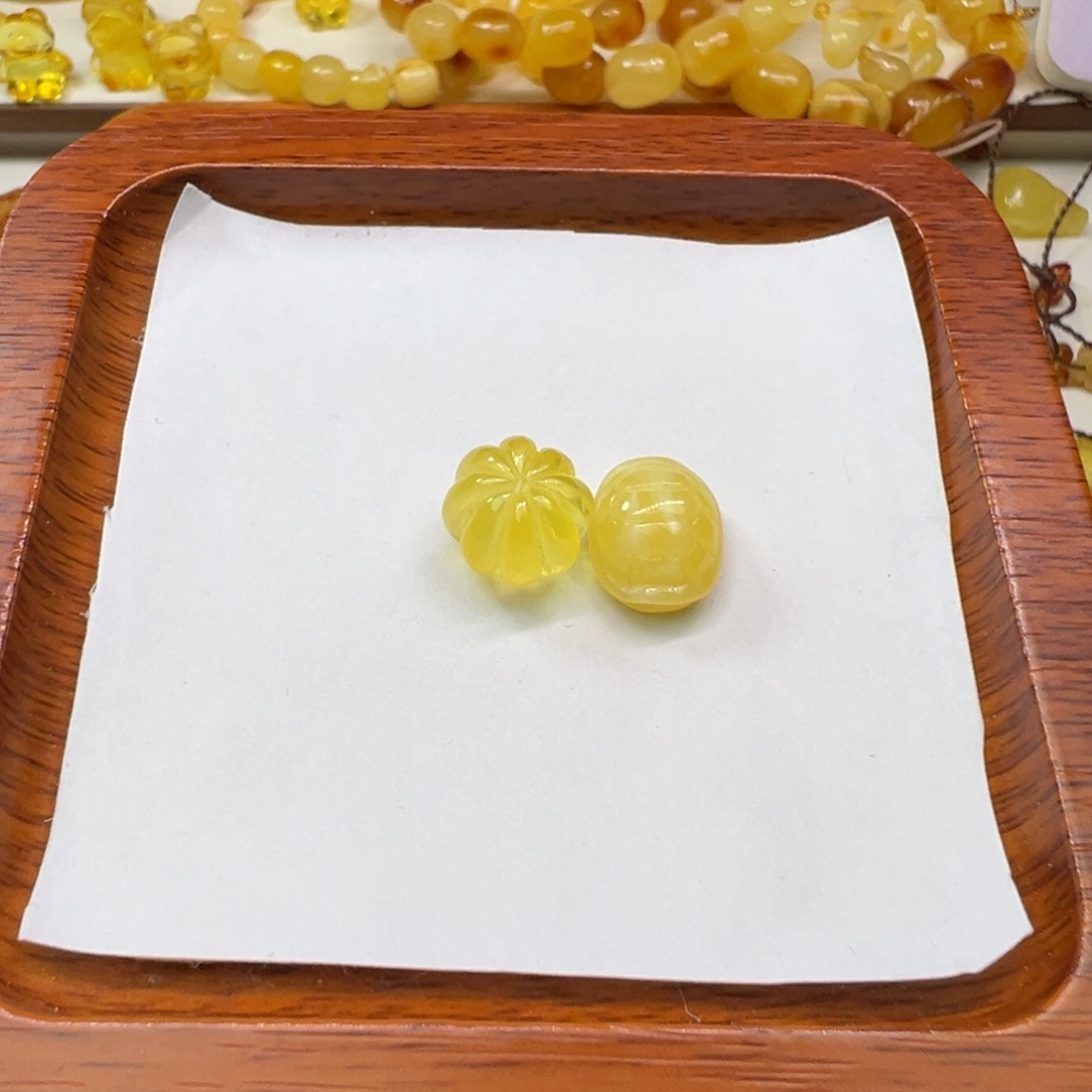 琥珀吊坠(不含链)未镶嵌?