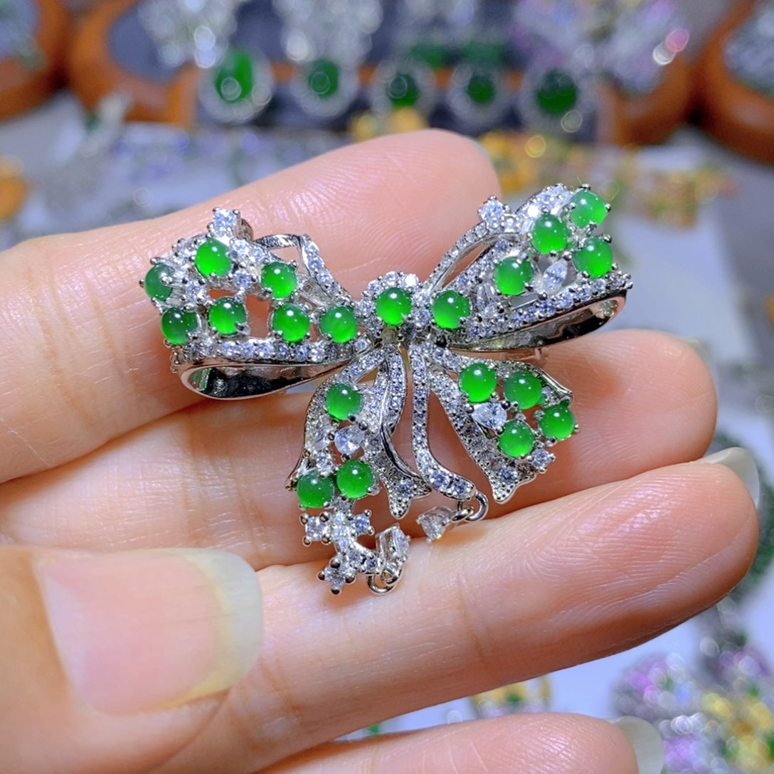 翡翠颈饰银S925镶嵌天然翡翠