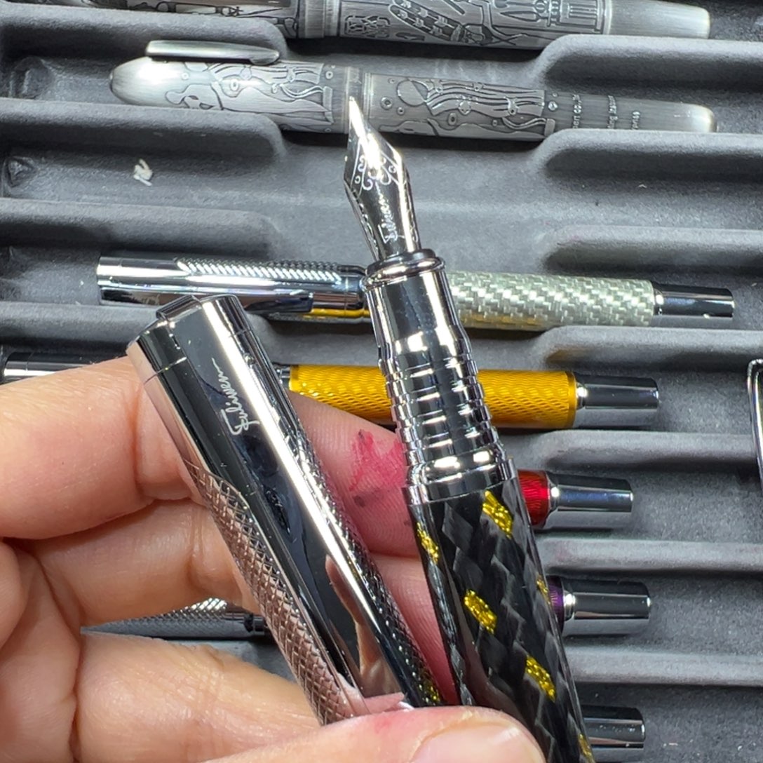 便携式富利文2030黑色加金线碳素纤维礼品笔重50克