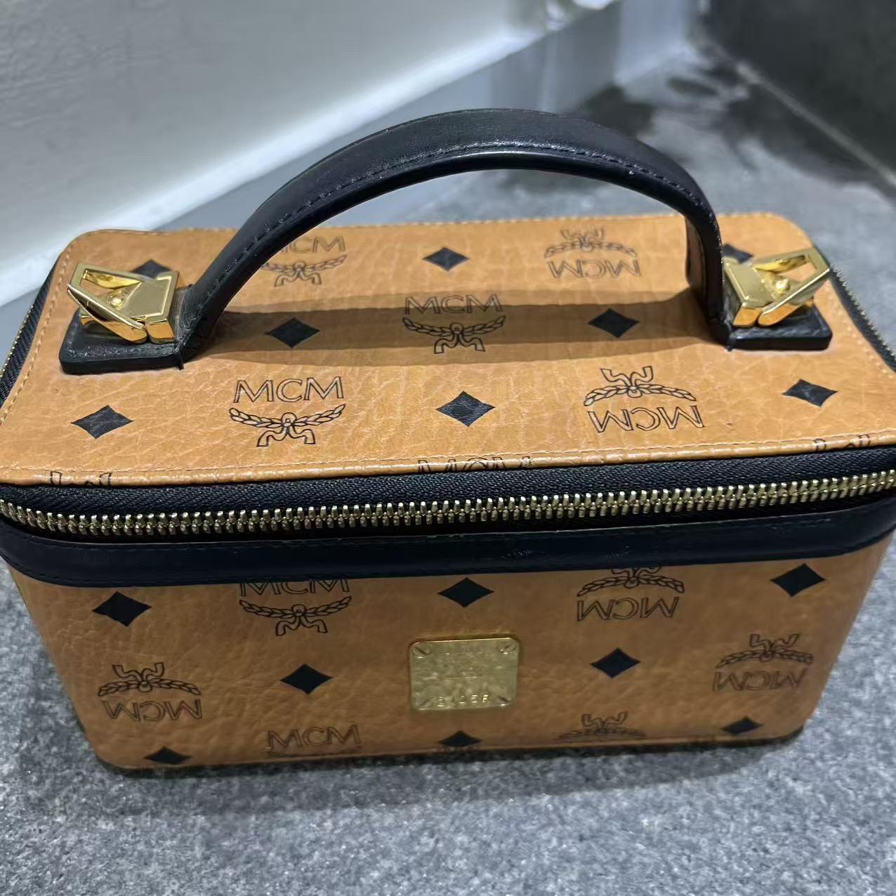 95新 MCM 95新 干邑色手提化妆盒斜挎包