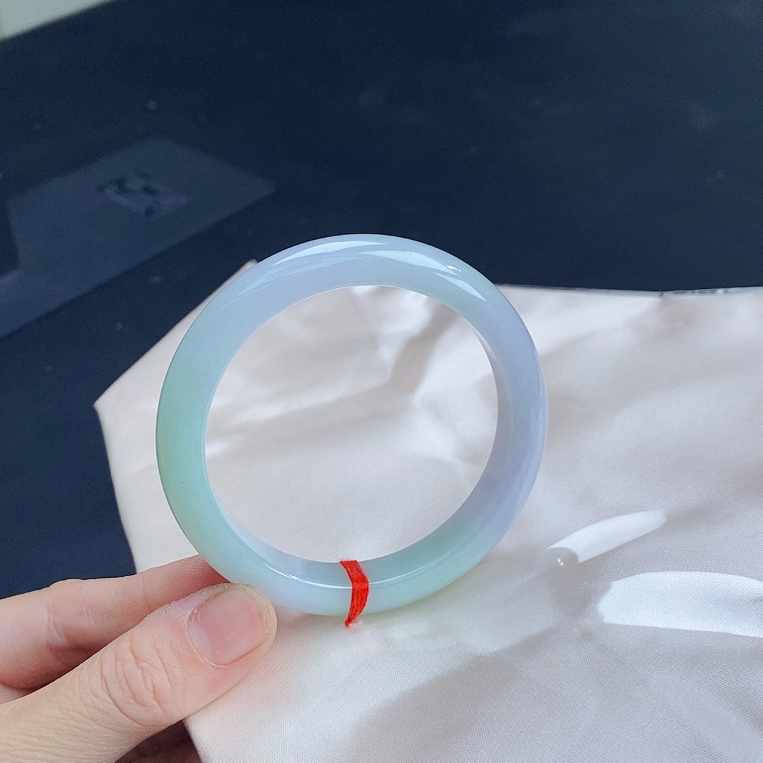 翡翠手镯未镶嵌翡翠