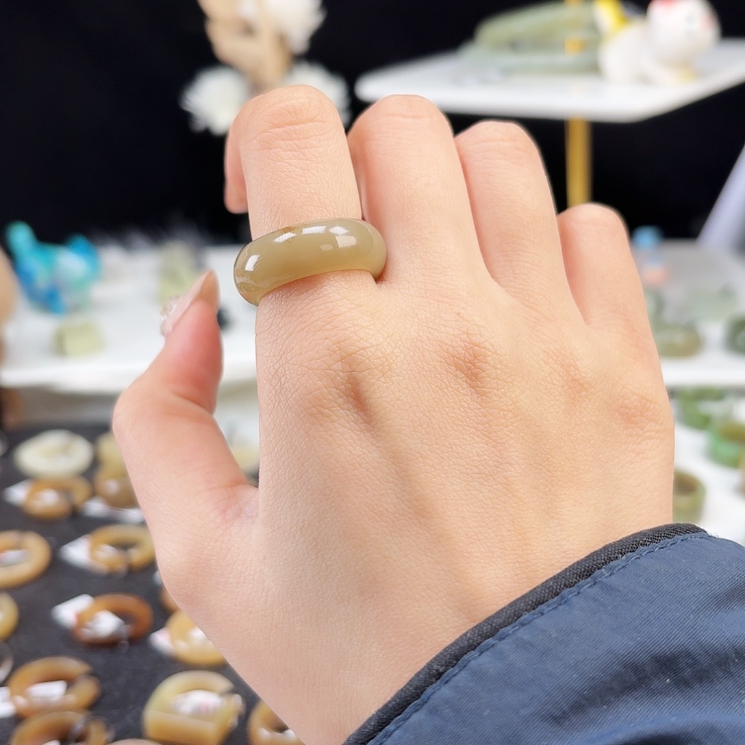 和田玉未镶嵌戒指P100糖色细轮胎18.4不退换