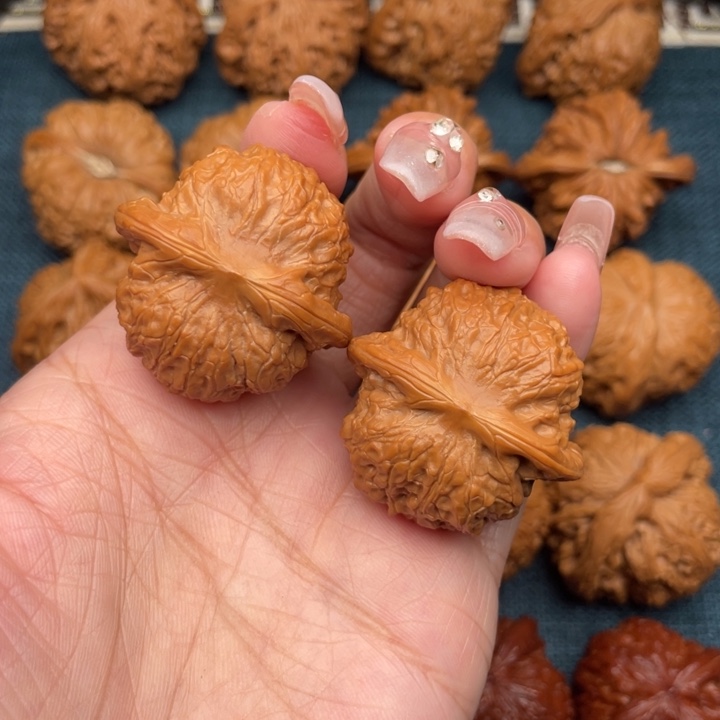 文玩核桃把件36血麒麟。