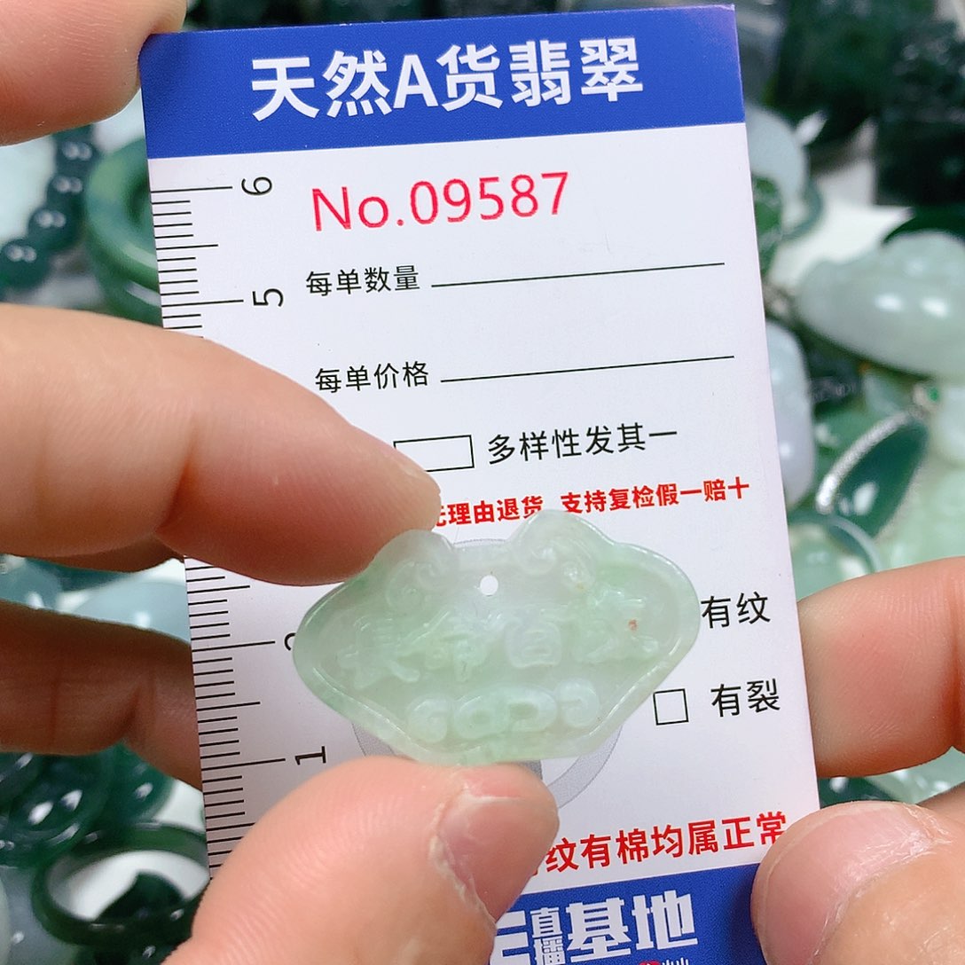 翡翠颈饰未镶嵌天然翡翠