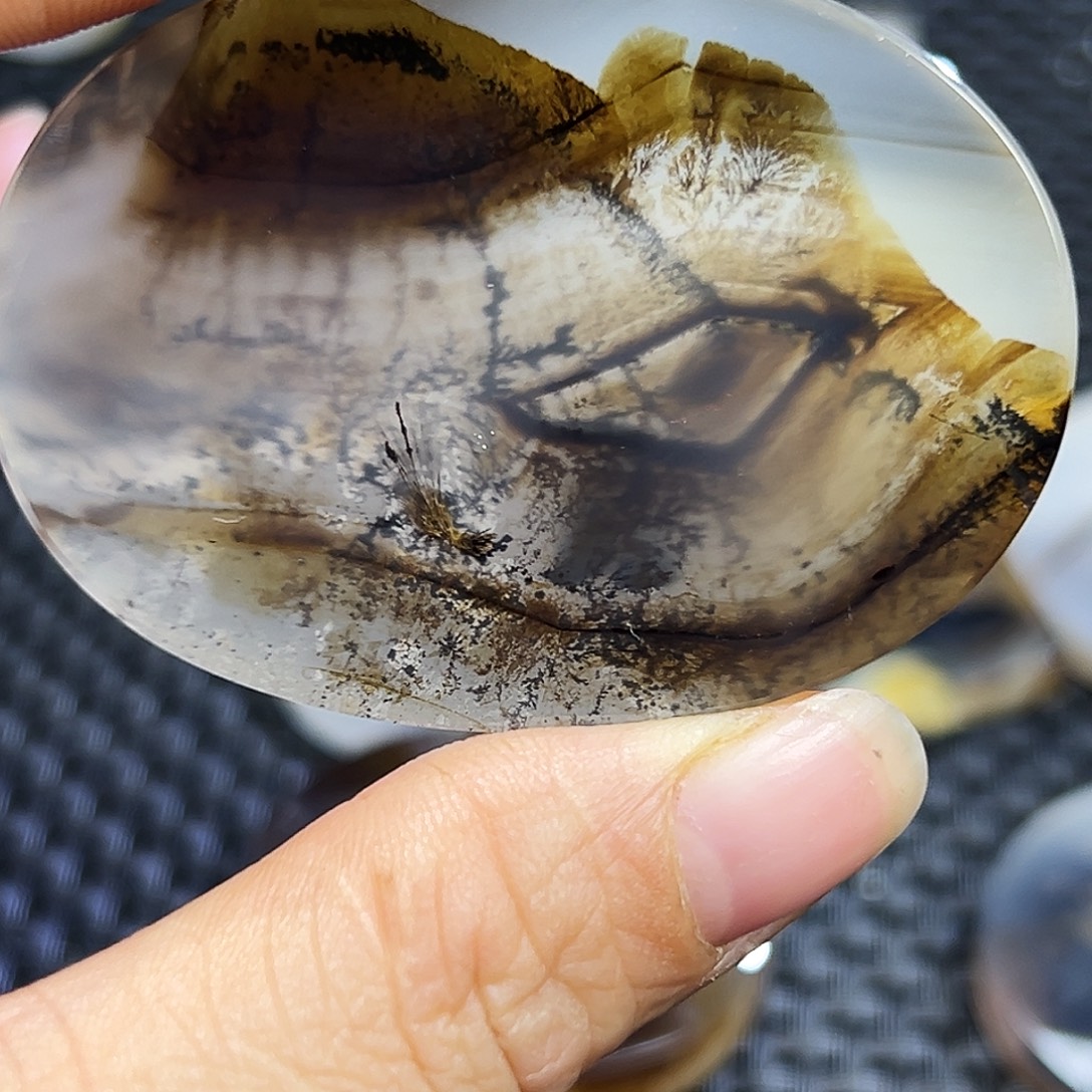 伊***5玛瑙/玉髓未镶嵌珠宝半成品