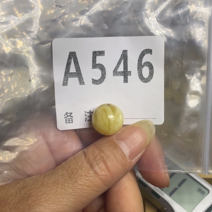 琥珀未镶嵌裸石微瑕小坑14.1